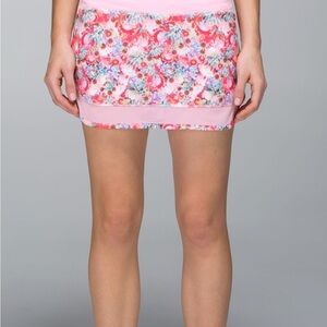 Lululemon Flowabunga Hotty Hot Skirt size 2
